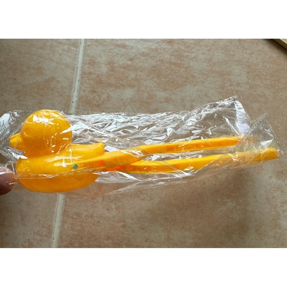 Toy Snowball Maker Tool with Handle for Snow Ball Fights for‎ Kids and Adult-New